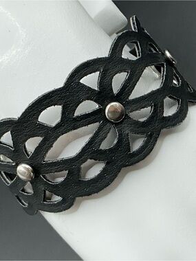 FAUX LEATHER CUTOUT CHUNKY ADJUSTABLE SNAP BAND BRACELET NWOT